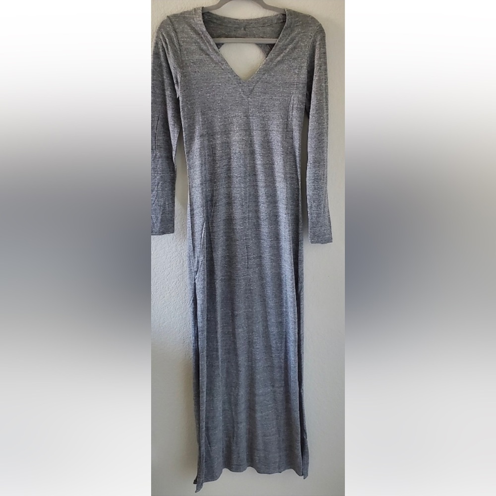 NWOT, Chaser, Women’s back cut out v neck dress, Long sleeve, Side slits